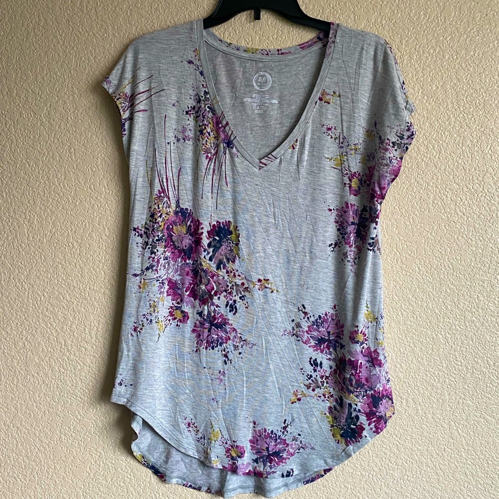 Maurices V neck tee Medium